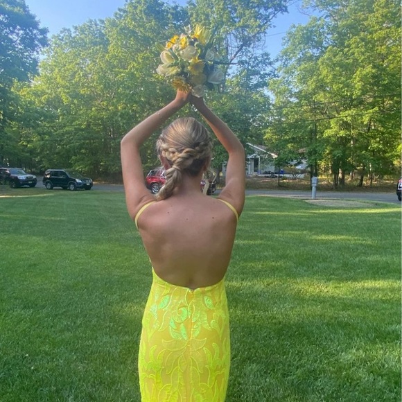 Jovani Yellow Sequin size 2 Prom Dress - Picture 4 of 5